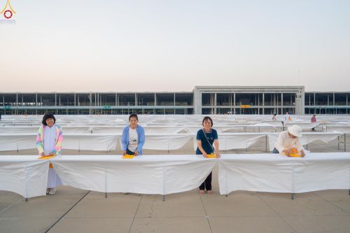 ภาพ No.321218:วันที่ 10-11 เมษายน พ.ศ.2569 การเตรียมกล่องไทยธรรม และการติดผ้ารับประเคน เพื่องานถวายมหาสังฆทาน 40,000 กว่าวัดทั่วประเทศ วันคุ้มครองโลก 22 เมษายน พ.ศ.2569 วัดพระธรรมกาย