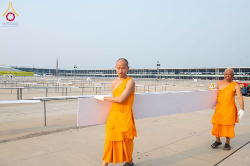 ภาพ No.326316:วันที่ 26 -27 เมษาบน พ.ศ.2569 การเก็บงานแผ่นหน้าโต๊ะที่ลานธรรม งานถวายมหาสังฆทาน 40,000 กว่าวัดทั่วประเทศ ณ ลานธรรม วัดพระธรรมกาย