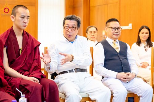 ภาพ No.317553:วันอังคารที่ 24 มีนาคม พ.ศ.2569  หลวงพ่อทัตตชีโว รองเจ้าอาวาส วัดพระธรรมกาย ต้อนรับปฏิสันถารคณะลามะจากทิเบต