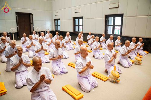 ภาพ No.298195:วันเสาร์ที่ 17 มกราคม พ.ศ. 2569 พิธีบรรพชาอุปสมบท โครงการอุปสมบทหมู่ บูชาธรรมครบ 117 ปี คุณยายอาจารย์มหารัตนอุบาสิกาจันทร์ ขนนกยูง  ณ อุโบสถพระไตรปิฎก วัดพระธรรมกาย