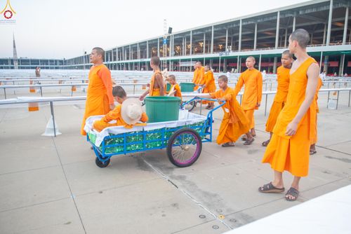 ภาพ No.321262:วันที่ 10-11 เมษายน พ.ศ.2569 การเตรียมกล่องไทยธรรม และการติดผ้ารับประเคน เพื่องานถวายมหาสังฆทาน 40,000 กว่าวัดทั่วประเทศ วันคุ้มครองโลก 22 เมษายน พ.ศ.2569 วัดพระธรรมกาย