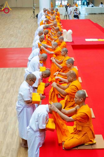 ภาพ No.319527:วันเสาร์ที่ 4 เมษายน พ.ศ.2569 พิธีขอขมา มอบผ้าไตร และถวายบาตรแด่นาคธรรมทายาท ในโครงการบรรพชาสามเณรฟื้นฟูพระพุทธศาสนาทั่วไทย โครงการหน่อแก้วเปรียญธรรม รุ่นที่ 14 โครงการสามเณรยุวธรรมทายาท รุ่นที่ 34 โครงการสามเณรมัชฌิมธรรมทายาท รุ่นที่ 30 ณ สภาธรรมกายสากล