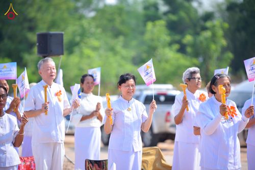 ภาพ No.327178:วันศุกร์ที่ 1 พฤษภาคม พ.ศ.2569 พิธีทอดผ้าป่า โปรยรัตนชาติ ตอกเสาเข็มมงคลต้นแรก สถาปนา “องค์พระเจดีย์เพื่อสร้างสันติภาพโลก” (แห่งแรกของภาคอีสาน) ณ ธุดงคสถานอำนาจเจริญ  อ.เมือง จ.อำนาจเจริญ