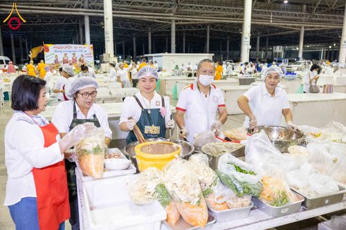 ภาพ No.303418:วันที่ 27 มกราคม พ.ศ. 2569 พิธีถวายภัตตาหารเป็นสังฆทาน แด่พระธรรมยาตรา ณ วัดพระธรรมกาย  จังหวัดปทุมธานี ในโครงการธรรมยาตรา กตัญญูบูชา มหาปูชนียาจารย์ พระมงคลเทพมุนี(สด จนฺทสโร) พระผู้ปราบมาร อนุสรณ์สถาน 7 แห่ง ปีที่ 14