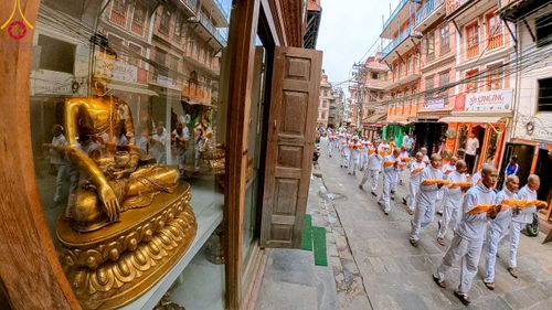 ภาพ No.313523:วันพฤหัสบดีที่ 12 มีนาคม พ.ศ. 2569 ขบวนแห่นาคธรรมทายาทในโครงการบรรพชาสามเณร 500 รูป  จาก นาคบาฮาล (Nagbahal) สู่จัตุรัสปาทัน (Patan Durbar Square) ประเทศเนปาล