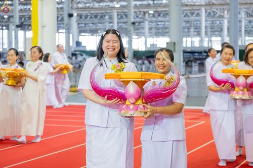 ภาพ No.318460:วันอาทิตย์ต้นเดือนที่ 5 เมษายน พ.ศ.2569 พิธีทอดผ้าป่าสมทบมหาสังฆทาน 40,000 กว่าวัดทั่วประเทศ ณ สภาธรรมกายสากล วัดพระธรรมกาย