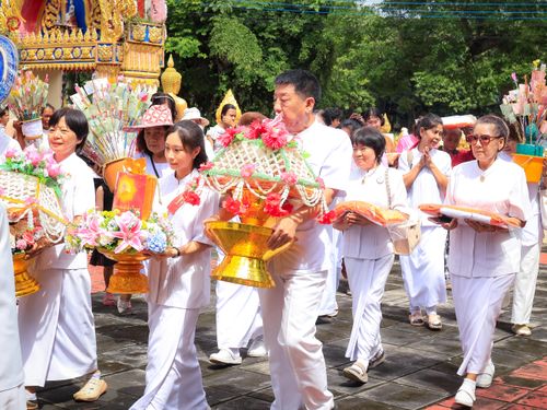 ภาพ No.283996:วันเสาร์ ที่ 1 พฤศจิกายน 2568 พิธีทอดกฐินสามัคคีทั่วไทย โดยคณะศิษยานุศิษย์ บูชาธรรม 81 ปี หลวงพ่อธัมมชโย ณ วัดทุ่งศาลา ต.บ้านเก่า อ.เมือง​กาญจนบุรี​ จ.กาญจนบุรี​