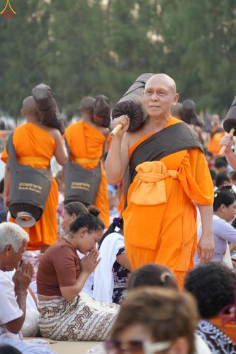 ภาพ No.299648:วันที่ 18 มกราคม พ.ศ. 2569 พิธีต้อนรับพระธรรมยาตรา (ภาพชุดที่ 2) ณ อนุสรณ์สถานลำดับที่ 5  สถานที่เผยแผ่วิชชาธรรมกายครั้งแรก อนุสรณ์สถานบางปลา วัดบางปลา อำเภอบางเลน จังหวัดนครปฐม ในโครงการธรรมยาตรา กตัญญูบูชา มหาปูชนียาจารย์ พระมงคลเทพมุนี(สด จนฺทสโร) พระ