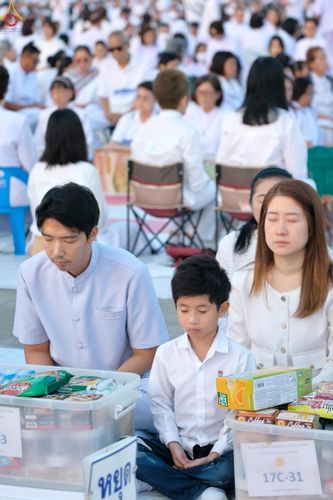 ภาพ No.279768:วันที่ 1 มกราคม พ.ศ.2569 พิธีตักบาตรในวันขึ้นปีใหม่ ณ ลานธรรม วัดพระธรรมกาย