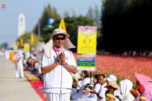 ภาพ No.296015:ภาพเบื้องหลังอาสาสมัครรวมใจ ชุดที่ 1 ในโครงการธรรมยาตรา กตัญญูบูชา มหาปูชนียาจารย์ พระมงคลเทพมุนี(สด จนฺทสโร) พระผู้ปราบมาร อนุสรณ์สถาน 7 แห่ง ปีที่ 14