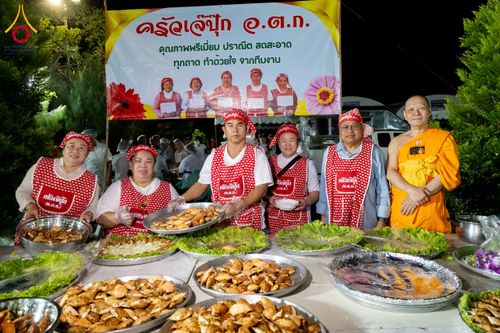 ภาพ No.289469:วันที่ 7 มกราคม พ.ศ. 2569 พิธีถวายภัตตาหารเป็นสังฆทาน แด่พระธรรมยาตรา ในโครงการธรรมยาตรา กตัญญูบูชา มหาปูชนียาจารย์ พระมงคลเทพมุนี(สด จนฺทสโร) พระผู้ปราบมาร อนุสรณ์สถาน 7 แห่ง ปีที่ 14 ณ อนุสรณ์สถานมหาวิหารพระมงคลเทพมุนี (โลตัสแลนด์) อ.สองพี่น้อง จ.สุพรร