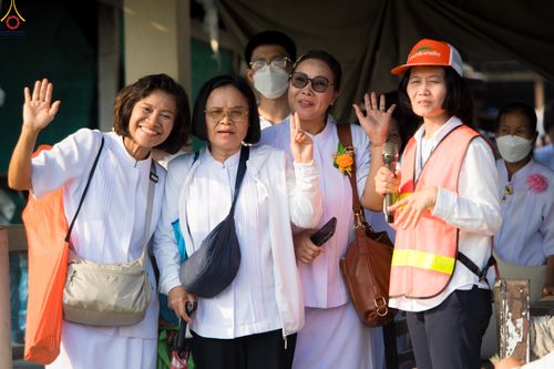 ภาพ No.301520:ภาพเบื้องหลังอาสาสมัครรวมใจ ชุดที่ 4 ในโครงการธรรมยาตรา กตัญญูบูชา มหาปูชนียาจารย์ พระมงคลเทพมุนี(สด จนฺทสโร) พระผู้ปราบมาร อนุสรณ์สถาน 7 แห่ง ปีที่ 14