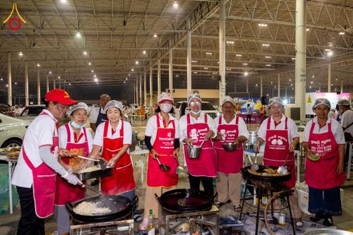 ภาพ No.306158:วันที่ 30 มกราคม พ.ศ. 2569 พิธีถวายภัตตาหารเป็นสังฆทาน แด่พระธรรมยาตรา ณ วัดพระธรรมกาย  จังหวัดปทุมธานี ในโครงการธรรมยาตรา กตัญญูบูชา มหาปูชนียาจารย์ พระมงคลเทพมุนี(สด จนฺทสโร) พระผู้ปราบมาร อนุสรณ์สถาน 7 แห่ง ปีที่ 14