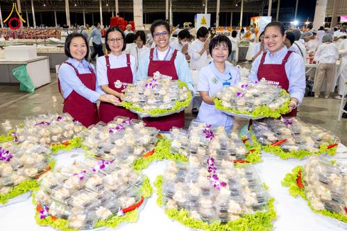 ภาพ No.305483:วันที่ 29 มกราคม พ.ศ. 2569 พิธีถวายภัตตาหารเป็นสังฆทาน แด่พระธรรมยาตรา ณ วัดพระธรรมกาย  จังหวัดปทุมธานี ในโครงการธรรมยาตรา กตัญญูบูชา มหาปูชนียาจารย์ พระมงคลเทพมุนี(สด จนฺทสโร) พระผู้ปราบมาร อนุสรณ์สถาน 7 แห่ง ปีที่ 14