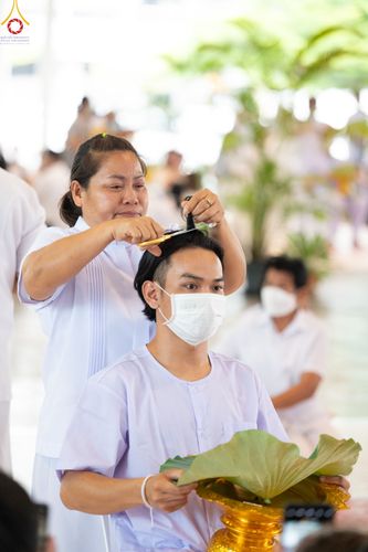 ภาพ No.83561:พิธีตัดปอยผมและปลงผม ในโครงการบรรพชาอุปสมบทหมู่ ธรรมทายาทรุ่นเข้าพรรษา ณ วัดพระธรรมกาย วันอาทิตย์ที่ 16 กรกฎาคม พ.ศ.2566
