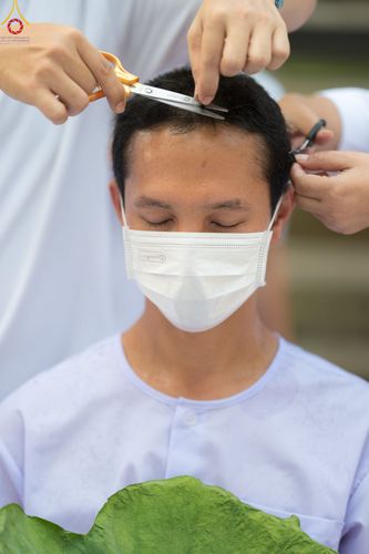 ภาพ No.78630:พิธีตัดปอยผมและปลงผมนาคธรรมทายาท  โครงการบรรพชาและอุปสมบทหมู่ วันคุ้มครองโลก วันที่ 26 มีนาคม พ.ศ.2566 ณ หมู่บ้านบรรลุธรรม วัดพระธรรมกาย