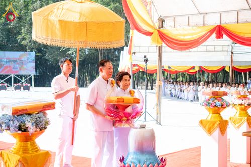 ภาพ No.285744:วันพุธที่ 10 ธันวาคม พ.ศ.2568  พิธีตอกเสาเข็มมงคลต้นสุดท้าย รองรับองค์พระเจดีย์เพื่อสร้างสันติภาพโลก ณ ศูนย์ปฏิบัติธรรมและศูนย์อบรมเยาวชน ชัยนาท