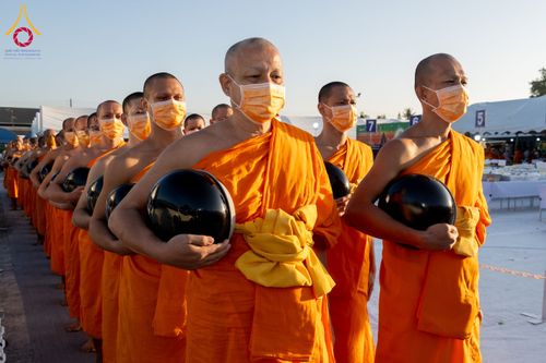 ภาพ No.289968:วันที่ 8 มกราคม พ.ศ. 2569 พิธีถวายภัตตาหารเป็นสังฆทาน แด่พระธรรมยาตรา ณ อนุสรณ์สถานคลองบางนางแท่น อ.สามพราน จ.นครปฐม ในโครงการธรรมยาตรา กตัญญูบูชา มหาปูชนียาจารย์ พระมงคลเทพมุนี(สด จนฺทสโร) พระผู้ปราบมาร อนุสรณ์สถาน 7 แห่ง ปีที่ 14