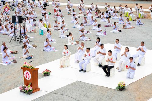 ภาพ No.346628:วันอาทิตย์ที่ 30 สิงหาคม พ.ศ.2569 พิธีทอดผ้าป่า สวดธรรมจักรกัปปวัตนสูตรกลั่นแผ่นดินโปรยรัตนชาติ  สถาปนาองค์พระเจดีย์เพื่อสร้างสันติภาพโลก  ณ ศูนย์ปฏิบัติธรรมพนมสารคาม (เพชรตะวัน) จังหวัดฉะเชิงเทรา