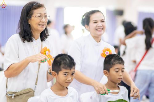 ภาพ No.320094:วันเสาร์ที่ 4 เมษายน 2569 พิธีตัดปอยผม ขอขมาผู้ปกครอง  มอบบาตร-ผ้าไตร และพิธีบรรพชาสามเณร 87 รูป  ณ ศูนย์ปฏิบัติธรรมระยอง(บ้านช่องลม)  ต.บางบุตร อ.บ้านค่าย จ.ระยอง