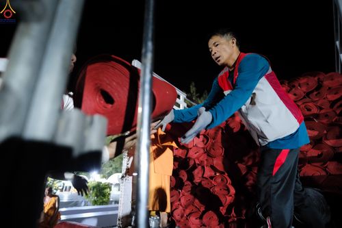 ภาพ No.296354:ภาพเบื้องหลังอาสาสมัครรวมใจ ชุดที่ 2 ในโครงการธรรมยาตรา กตัญญูบูชา มหาปูชนียาจารย์ พระมงคลเทพมุนี(สด จนฺทสโร) พระผู้ปราบมาร อนุสรณ์สถาน 7 แห่ง ปีที่ 14