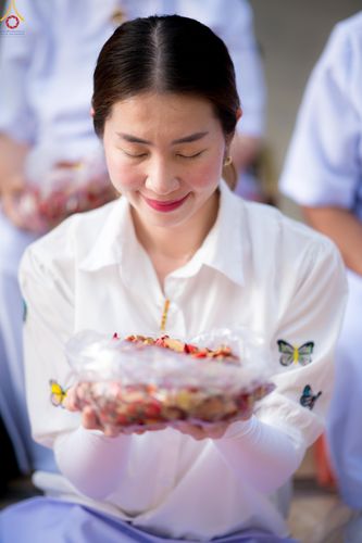 ภาพ No.287422:วันที่ 3 มกราคม พ.ศ. 2569 พิธีต้อนรับพระธรรมยาตรา ในโครงการธรรมยาตรา กตัญญูบูชา มหาปูชนียาจารย์ พระมงคลเทพมุนี(สด จนฺทสโร) พระผู้ปราบมาร อนุสรณ์สถาน 7 แห่ง ปีที่ 14 ณ อนุสรณ์สถานมหาวิหารพระมงคลเทพมุนี (โลตัสแลนด์) อ.สองพี่น้อง จ.สุพรรณบุรี