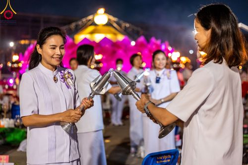 ภาพ No.90314:พิธีจุดประทีป 20,000 ดวง บูชาพระมหาธรรมกายเจดีย์ และบูชาพระมงคลเทพมุนี(สด จนฺทสโร) พระผู้ปราบมาร วันอังคารที่ 10 ตุลาคม พ.ศ. 2566 ณ ลานธรรมพระมหาธรรมกายเจดีย์ วัดพระธรรมกาย จ.ปทุมธานี