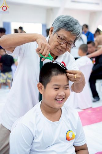 ภาพ No.213938:วันเสาร์ที่ 29 มีนาคม พ.ศ. 2568 พิธีตัดปอยผม ขอขมาผู้ปกครอง มอบบาตร-ผ้าไตร และพิธีบรรพชาสามเณร ณ ศูนย์ปฏิบัติธรรมจังหวัดระยอง (บ้านช่องลม) ต.บางบุตร อ.บ้านค่าย จ.ระยอง