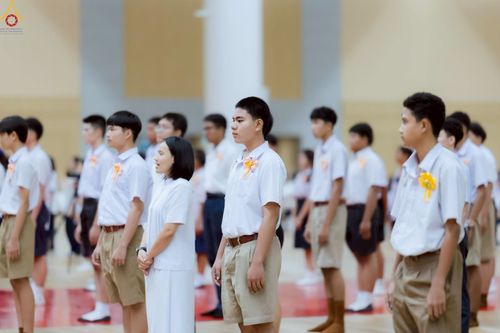 ภาพ No.245950:วันเสาร์ที่ 13 กันยายน พ.ศ. 2568 พิธีมอบผ้าไตรประธานกฐินสัมฤทธิ์เด็กดี V-Star ณ สภาธรรมกายสากล วัดพระธรรมกาย