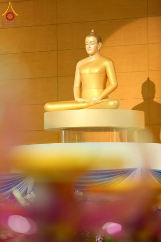 ภาพ No.215334:วันอาทิตย์ต้นเดือนที่ 6 เมษายน พ.ศ. 2568 พิธีบูชาข้าวพระ สภาธรรมกายสากล วัดพระธรรมกาย