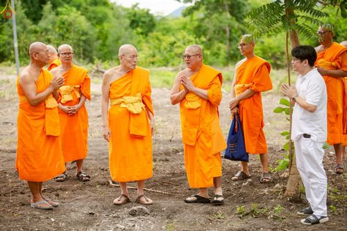 ภาพ No.241335:วันอาทิตย์ที่ 24 สิงหาคม พ.ศ.2568 พิธีปฐมผ้าป่าสถาปนาองค์พระเจดีย์เพื่อสร้างสันติภาพโลก พิธีไถ่ชีวิตโค สร้างมหากุศลด้วยการให้ชีวิตสัตว์เป็นทาน ณ ศูนย์ปฏิบัติธรรมสระบุรี อ.พระพุทธบาท จ.สระบุรี