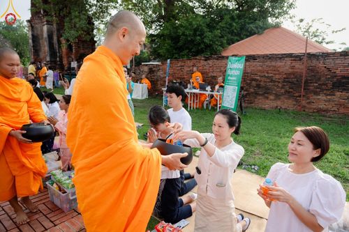ภาพ No.138559:พิธีตักบาตร วัดราชบูรณะ จ.พระนครศรีอยุธยา วันที่ 25 พฤษภาคม พ.ศ.2567