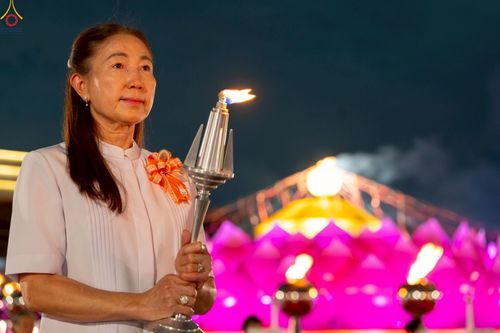 ภาพ No.253667:วันที่ 10 ตุลาคม พ.ศ. 2568 พิธีจุดประทีปบูชาพระผู้ปราบมาร, พิธีจุดประทีปบนพระมหาธรรมกายเจดีย์  20,000 ดวง เนื่องในวันคล้ายวันเกิดครบรอบ 141 ปี พระมงคลเทพมุนี (สด จนฺทสโร)