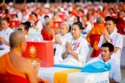 ภาพ No.219612:วันอังคารที่ 22 เมษายน พ.ศ. 2568 พิธีถวายมหาสังฆทานคณะสงฆ์ 40,000 กว่าวัดทั่วประเทศ เนื่องในวันคุ้มครองโลก ณ วัดพระธรรมกาย จ.ปทุมธานี