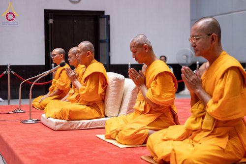 ภาพ No.62145:พิธีอุปสมบทในโครงการอุปสมบทหมู่ บูชาธรรมหลวงพ่อธัมมชโย พ.ศ.2567 ณ อุโบสถ วัดพระธรรมกาย จ.ปทุมธานี วันที่ 13-15 เมษายน พ.ศ. 2567