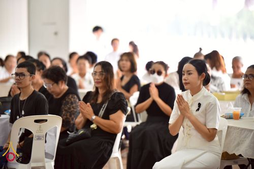 ภาพ No.267594:วันที่ 7 พฤศจิกายน พ.ศ. 2568 พสกนิกรอำเภอคลองหลวง รวมใจบำเพ็ญกุศลปัณรสมวาร (15 วัน) อุทิศถวายเป็นพระราชกุศลแด่ “สมเด็จพระพันปีหลวง” ณ วัดพระธรรมกาย