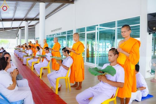 ภาพ No.186490:พิธีตัดปอย ปลงผม เวียนประทักษิณ  มอบบาตรผ้าไตร ขอขมาผู้ปกครอง และพิธีบรรพชาอุปสมบท  โครงการอุปสมบทหมู่บูชาธรรมมหาปูชนียาจารย์  ประจำปี 2567 ณ ศูนย์ปฏิบัติธรรมภาคใต้และวัดคงคาเลียบ อ.บางกล่ำ จ.สงขลา วันอาทิตย์ที่ 8 ธันวาคม พ.ศ. 2567