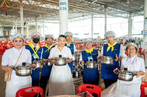 ภาพ No.58852:V.40 ภัตตาหารพระหมื่นวัด เราจัดให้ การปฏิบัติงานของเจ้าหน้าที่และอาสาสมัคร เพื่อรับบุญในการถวายภัตตาหาร แด่คณะสงฆ์ 10,000 กว่าวัดทั่วประเทศ ที่มาร่วมงานวันคุ้มครองโลก จันทร์ที่ 22 เมษายน พ.ศ. 2567 ณ วัดพระธรรมกาย