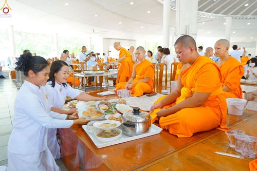 ภาพ No.240110:วันเสาร์ที่ 23 สิงหาคม พ.ศ. 2568 (วันพระ แรม 14 ค่ำ เดือน 9) พิธีบุพเปตพลี ครั้งที่ 169 ร่วมอุทิศบุญแด่หมู่ญาติที่ล่วงลับไปแล้ว และสืบทอดอายุพระพุทธศาสนา ณ หอฉันคุณยายอาจารย์ฯ วัดพระธรรมกาย