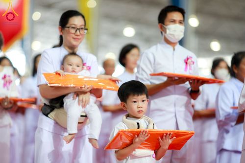 ภาพ No.134337:พิธีทอดผ้าป่าสมทบ มหาสังฆทาน 10,000 วัด ทั่วไทย วันอาทิตย์ต้นเดือนที่ 7 เมษายน พ.ศ.2567 ณ ห้องแก้วสารพัดนึก 1 สภาธรรมกายสากล  วัดพระธรรมกาย จ.ปทุมธานี