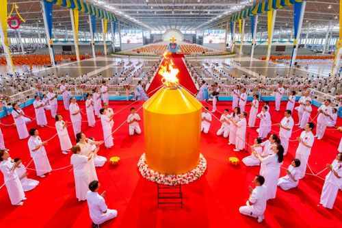 ภาพ No.237263:วันอาทิตย์ที่ 11 สิงหาคม พ.ศ. 2568 งานบุญวันอาทิตย์ พิธีจุดเทียนใจ ไฟนิรันด์ อนันตชัย ณ วัดพระธรรมกาย จ.ปทุมธานี