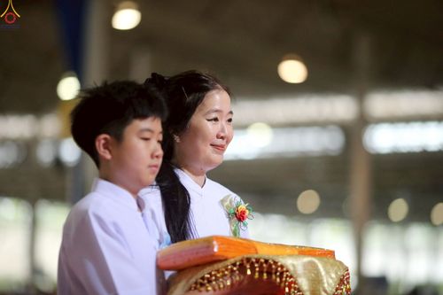 ภาพ No.240727:วันพุธที่ 27 สิงหาคม พ.ศ. 2568 พิธีทอดผ้าป่าเพื่อสร้างอาคาร  82 ปี หลวงพ่อธัมมชโย สมทบกฐินวัดพระธรรมกาย และกฐิน 30,000 วัดทั่วประเทศ ครั้งที่ 1