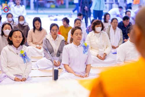 ภาพ No.194936:พิธีถวายภัตตาหารเป็นสังฆทาน แด่พระธรรมยาตรา ณ อนุสรณ์สถานมหาวิหารพระมงคลเทพมุนี (โลตัสแลนด์) อ.สองพี่น้อง จ.สุพรรณบุรี ในโครงการธรรมยาตรา กตัญญูบูชา มหาปูชนียาจารย์ พระมงคลเทพมุนี(สด จนฺทสโร) พระผู้ปราบมาร แห่ง ปีที่ 13 วันที่ 14 มกราคม พ.ศ.2568