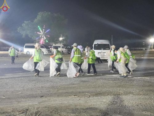 ภาพ No.116985:V.16 เป็นทีม การเตรียมงาน เก็บงาน การรับบุญของเจ้าหน้าที่หน่วยงานต่างๆ เพื่อโครงการธรรมยาตรา กตัญญูบูชามหาปูชนียาจารย์ พระมงคลเทพมุนี (สด จนฺทสโร) พระผู้ปราบมาร อนุสรณ์สถาน 7 แห่ง ปีที่ 12 ระหว่างวันที่ 2 - 31 มกราคม พ.ศ. 2567