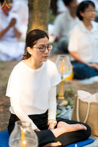 ภาพ No.107150:พิธีจุดประทีปถวายเป็นพุทธบูชา และบูชาธรรมมหาปูชนียาจารย์ ในโครงการธรรมยาตรากตัญญูบูชา มหาปูชนียาจารย์ พระมงคลเทพมุนี(สด จนฺทสโร) พระผู้ปราบมาร  อนุสรณ์สถาน 7 แห่ง ปีที่ 12  วันที่ 6 มกราคม พ.ศ. 2567 ณ อนุสรณ์สถานมหาวิหารพระมงคลเทพมุนี อ.สองพี่น้อง จ.สุพร