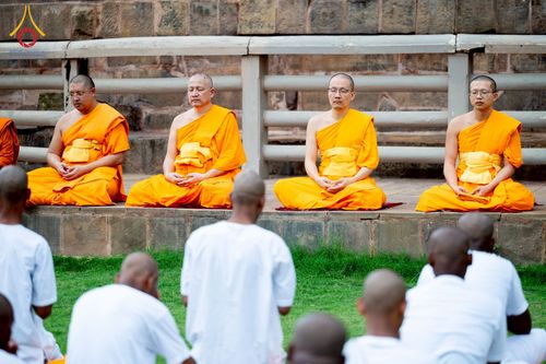 ภาพ No.231076:วันที่ 1 กรกฎาคม พ.ศ. 2568 โครงการบรรพชาสามเณร 300 รูป ถวายเป็นพุทธบูชา  วันอาสาฬหบูชา ณ จุดกำเนิดพระรัตนตรัย  ต้นแหล่งธัมมจักกัปปวัตตนสูตร เมืองพาราณสี  สารนาถ ประเทศอินเดีย