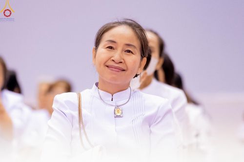 ภาพ No.159510:สัมมนาพิเศษและพิธีมอบองค์พระธรรมกาย 2,000 องค์ ณ ห้องแก้วสารพัดนึก 1 วัดพระธรรมกาย วันอาทิตย์ต้นเดือนที่ 6 ตุลาคม พ.ศ. 2567