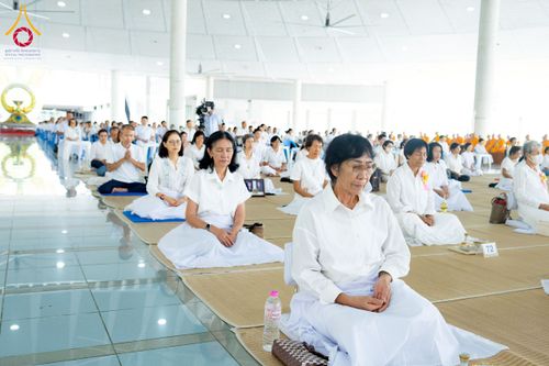 ภาพ No.226561:วันที่ 26 พฤษภาคม พ.ศ. 2568 พิธีบุพเปตพลี ครั้งที่ 164 ร่วมอุทิศบุญแด่หมู่ญาติที่ล่วงลับไปแล้ว และสืบทอดอายุพระพุทธศาสนา ณ หอฉันคุณยายอาจารย์ฯ วัดพระธรรมกาย