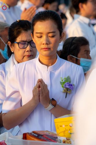 ภาพ No.187768:พิธีตักบาตรฉลองพระใหม่ ต้อนรับพุทธศักราช 2568 ณ ลานธรรมพระมหาธรรมกายเจดีย์ วัดพระธรรมกาย จ.ปทุมธานี วันที่ 1 มกราคม พ.ศ. 2568