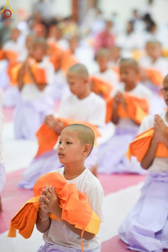 ภาพ No.216401:วันเสาร์ที่ 5 เมษายน พ.ศ. 2568 พิธีขอบรรพชา พิธีขอสรณคมน์และศีล พิธีขอนิสสัย พิธีถวายบาตร ในโครงการบรรพชาสามเณรฟื้นฟูพระพุทธศาสนาทั่วไทย  ณ วัดพระพุทธบาท ราชวรมหาวิหาร ต.ขุนโขลน อ.พระพุทธบาท จ.สระบุรี